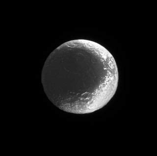 Iapetus: Saturn's Yin-Yang Moon | Space