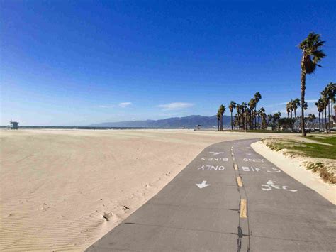 16 Fun Things to Do at the Venice Beach Boardwalk