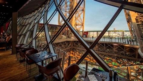 Restaurant Tour Eiffel : dînez au premier étage au 58 | Tour eiffel, Tour eiffel de paris, Eiffel