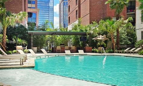 Best Luxury Apartment Pools in Houston | Apartment Gurus