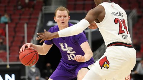 Evansville basketball blown out by Louisville in season-opener