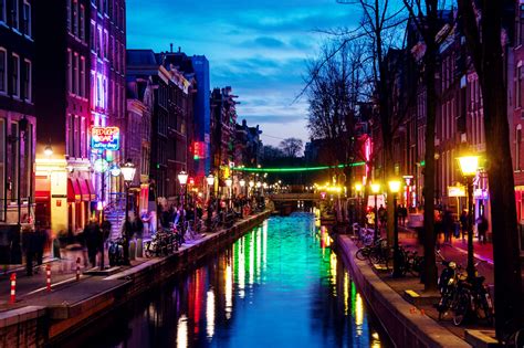 Nightlife in Amsterdam Canal District - Canals of Amsterdam