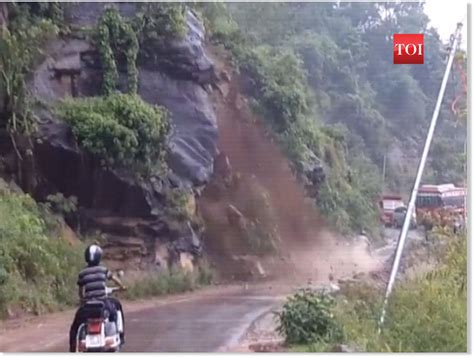 Huge landslides filmed in Himachal Pradesh, India after incessant rain ...