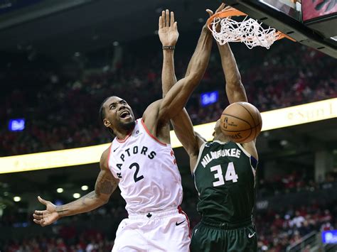 Raptors-Bucks: Kawhi Leonard limps after dunk on Giannis