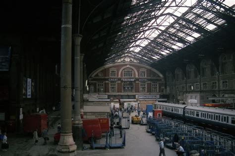 Stunning Photos of Liverpool Street Station, London, in the 1980s