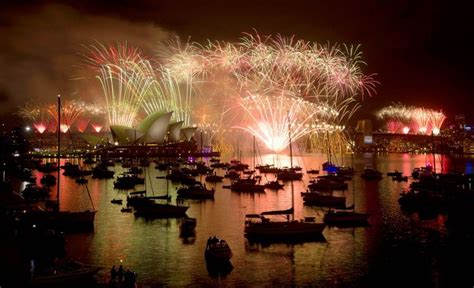 Sydney Harbour Bridge 2015 | New year's eve around the world, Fireworks ...