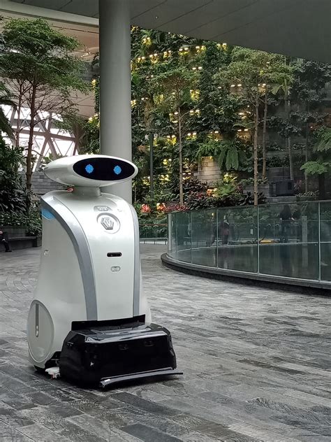 How robots are revolutionalising the guest experience at Jewel