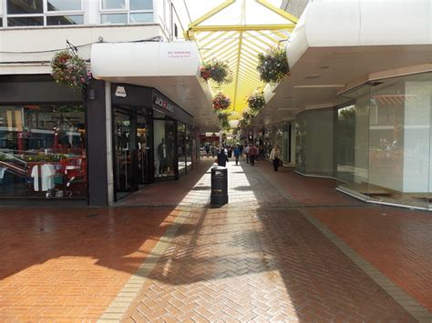 The Mall, Cwmbran Shopping Centre © Jaggery cc-by-sa/2.0 :: Geograph Britain and Ireland