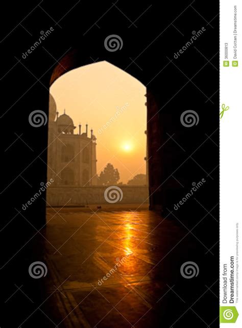 Taj Mahal at Sunrise editorial stock photo. Image of mausoleum - 36000813