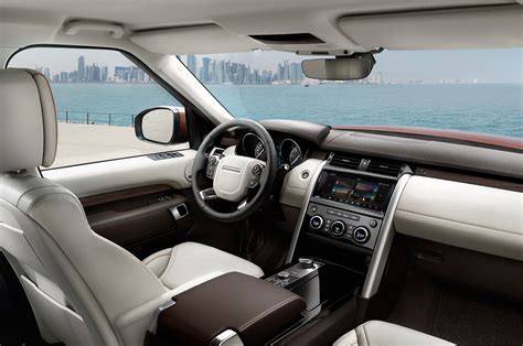 2017-Land-Rover-Discovery-interior - Motor Trend en Español