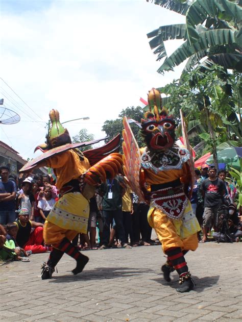 Tari Pitik Tarung Jaranan Banyuwangi - SEMANGGI