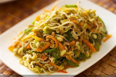 Bean Sprouts Stir-Fry with Bell Pepper and Carrot Recipe