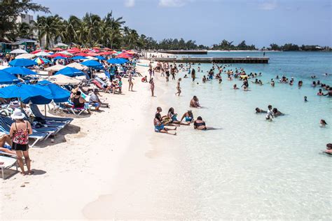 5 Best Beaches in Nassau for Cruisers