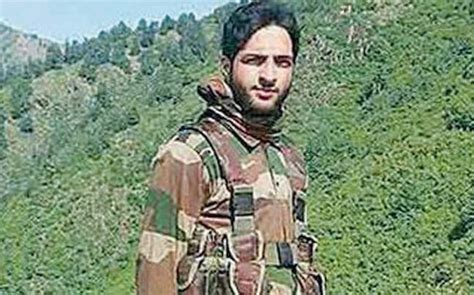 Hizbul commander Burhan Wani killed in Kashmir encounter - Mail Today News