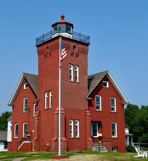 Two Harbors Lighthouse editorial image. Image of 48foot - 123598135