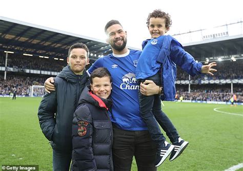 Tony Bellew chills out with cryotherapy session at Everton's training base ahead of Usyk fight ...