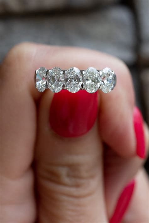 The Complete Buyer's Guide To Diamond Promise Rings