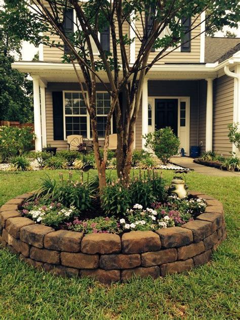 Tree with flowerbed - an idea that can become an amazing accent | My ...