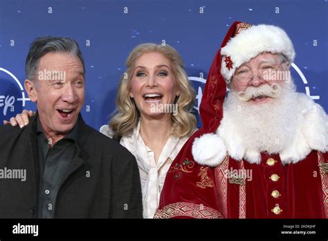 LOS ANGELES - NOV 6: Tim Allen, Elizabeth Mitchell, Santa Claus at The Santa Clauses Premiere ...