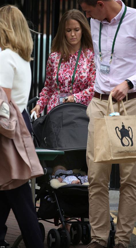 Here is Sophia Murray! Andy´s daughter at Wimbledon with Kim Sears