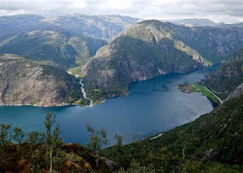 Iconic hikes in the Norwegian Fjords