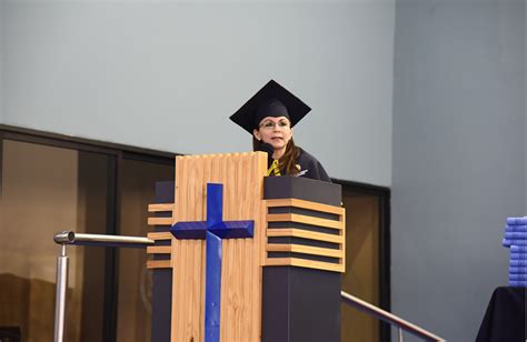 CENTÉSIMA PRIMERA GRADUACIÓN - Universidad Evangélica de El Salvador