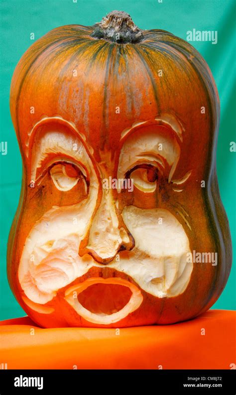 Sad pumpkin face hi-res stock photography and images - Alamy