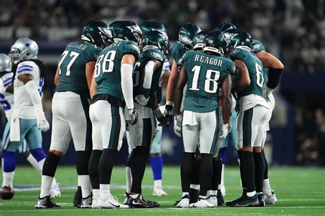 Philadelphia Eagles: 3 offensive training camp players with the most to lose