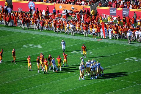 File:UCLA vs USC football.jpg - Wikimedia Commons
