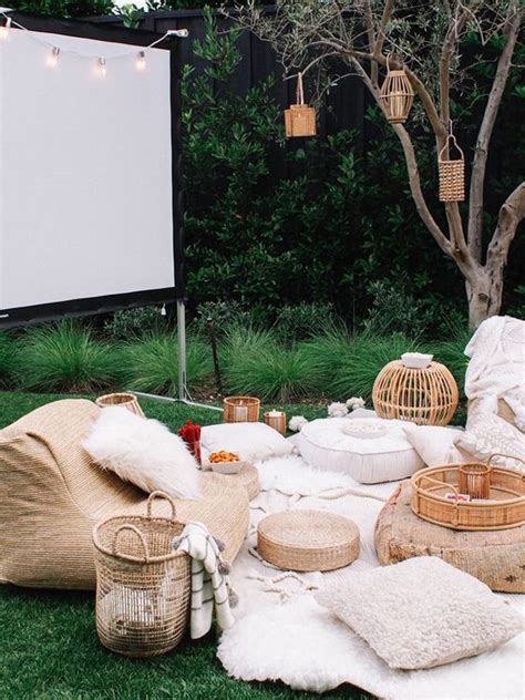 37 Fun Movie Night Decor Ideas In The backyard | HomeMydesign