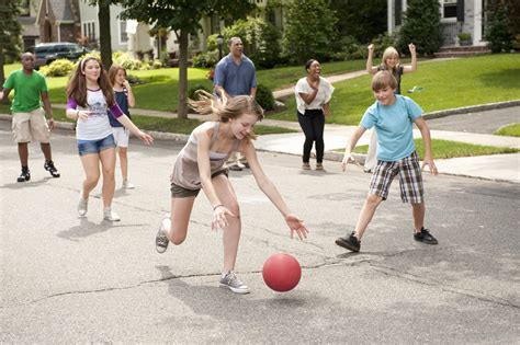 How to Play Kickball With Your Family