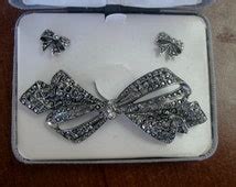 Popular items for marcasite bow brooch on Etsy