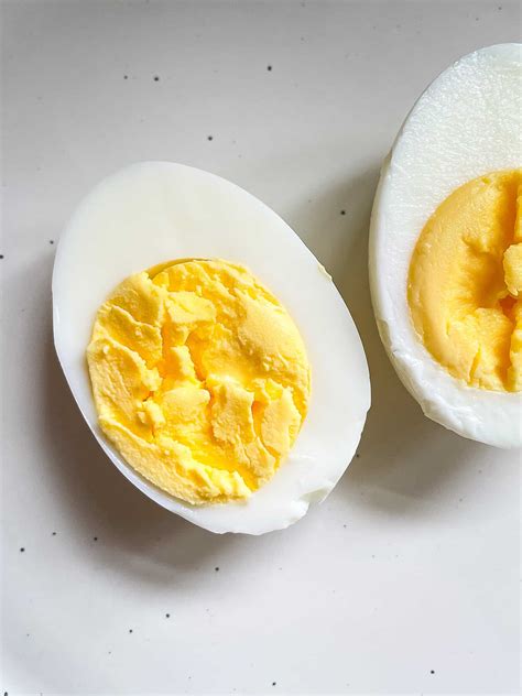 How to Cook the Perfect Hard-Boiled Egg - Cook Fast, Eat Well