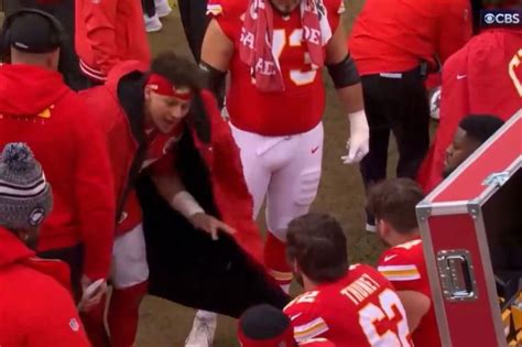 Travis Kelce furiously throws helmet as Patrick Mahomes rages at Chiefs ...