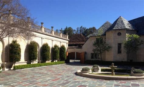 Greystone Mansion Beverly Hills Day Trip - Daytrippen.com