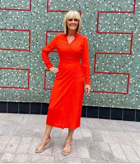 Loose Women's Jane Moore looks sensational in most unexpected dress ...