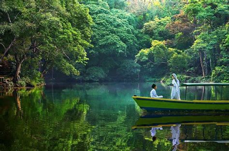 15 Tempat Wisata di Jawa Barat yang Wajib Dikunjungi