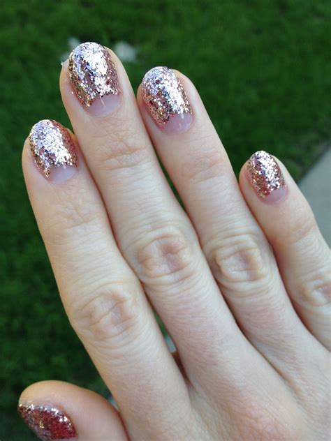 Rose gold glitter w/reverse French nails Reverse French Nails, Rose Gold Glitter, Pretty Nails ...