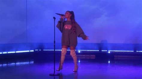 Radiate love embroidered sweatshirt of Ariana Grande in Breathin (Live on Ellen / 2018) | Spotern