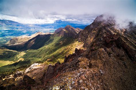 Ruminahui Volcano summit, Cotopaxi … – License image – 71078271 lookphotos