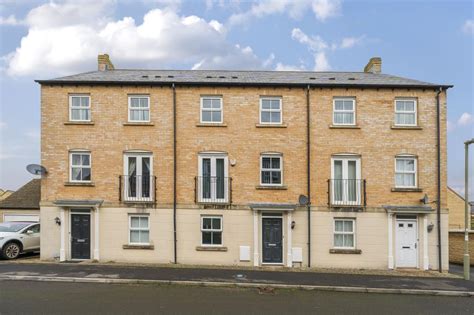 Carterton, Oxfordshire, OX18 4 bed terraced house - £350,000