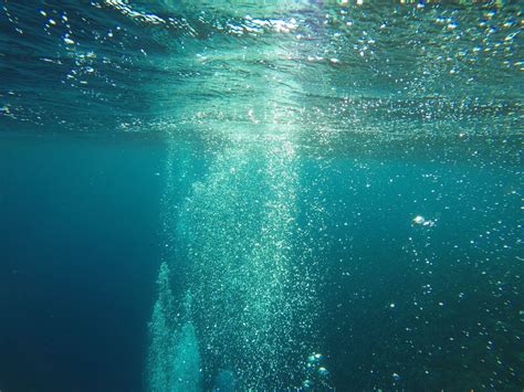 Croatian diver holds breath underwater for nearly 25 minutes, breaks ...