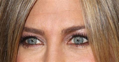 Jennifer Aniston Wears a Bronze Smoky Eye to the Life of Crime Premiere | Glamour