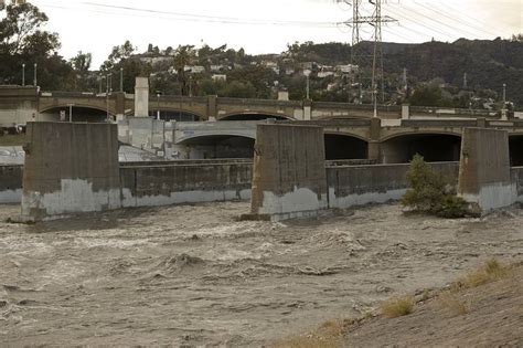 Los Angeles River’s Banks to Be Raised to Guard Against El Niño Flooding - WSJ