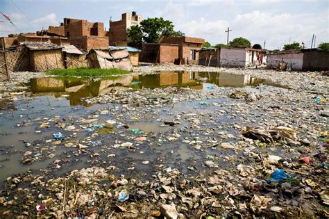 Indian Slum. Slum in Delhi India with large amount of garbage in ...