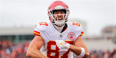 Travis Kelce Diet Totals 4,000 Calories Daily, Includes Whole Chickens ...