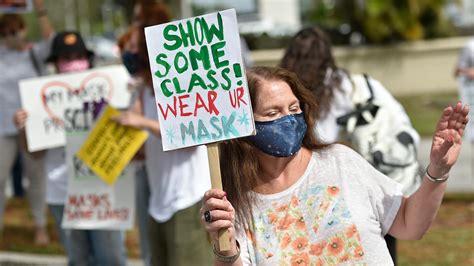 Florida schools defy Governor Ron DeSantis, push mandatory masks