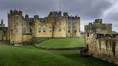 Alnwick Castle & Gardens: Harry Potter, History, and More! - Two Traveling Texans