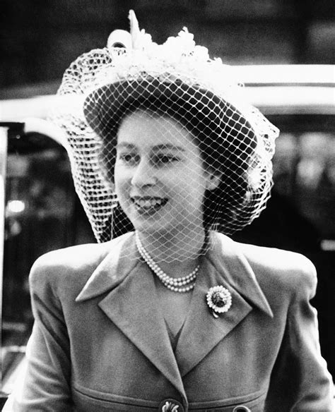 Pin by Frogmalion on Elizabeth II | Young queen elizabeth, Queen elizabeth photos, Queen elizabeth