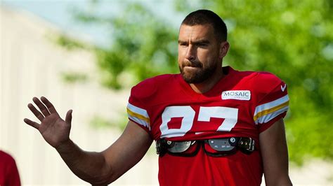 Travis Kelce out for Chiefs' season opener after knee injury | Fox News